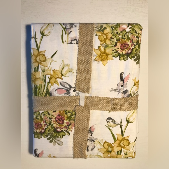 NWOT Bunny Hills Farms Round Tablecloth - Picture 5 of 7